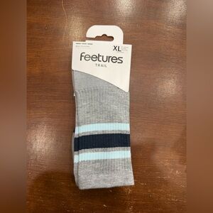 NWT pair of X-Large Feetures Trail Crew Socks